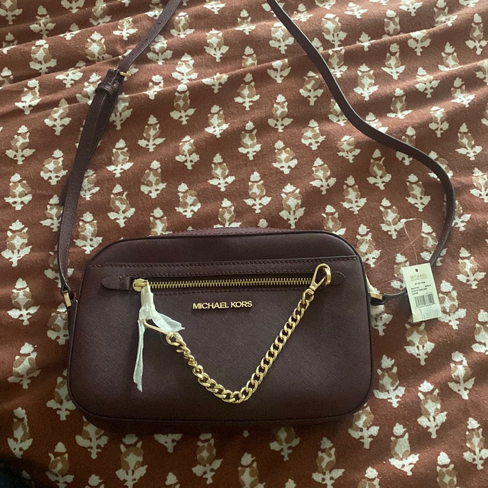 Micheal Kors Jet set Leather Crossbody Bag